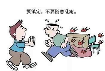 男子夜爬遭蛇咬倒地，意外中的警醒与应对